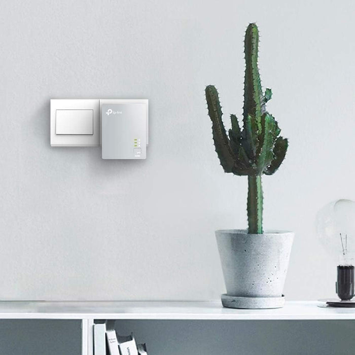 TP-Link TL-PA4010 KIT AV600 Powerline network adapter (500Mbps, 1 port, energy saving, plug and play, compatible with other brand adapters, set of 2) white