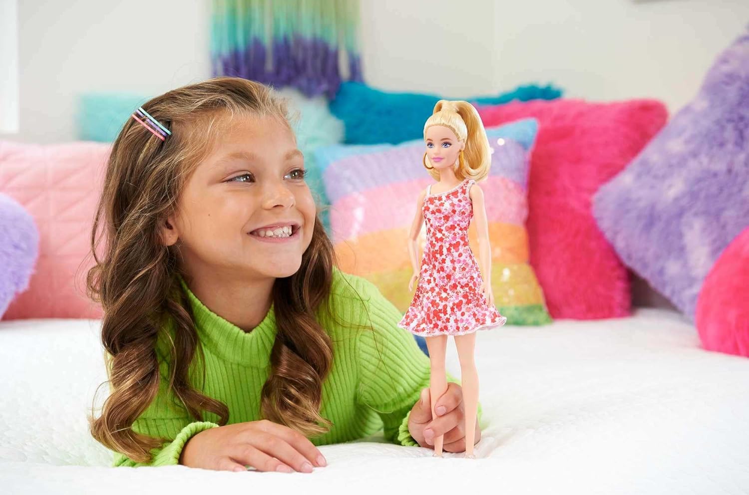 Barbie Fashionista Vestido Rosa Flores Muñeca Rubia con Conjunto de Moda y Accesorios, Juguete +3 años (Mattel HJT02