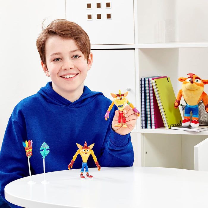 BANDAI Crash Bandicoot - Figuras de acción Retro con máscara | Juguete Retro de 11 cm con máscara y Accesorios de Soporte | Verde, Morado, Rojo