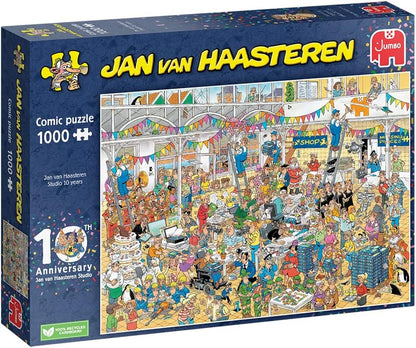Jan van Haasteren- Haasteren,Jan Van, 10 Years JvH Studio 1000pcs, Color Negro, 68x49cm (Jumbo Spiele 1110100028