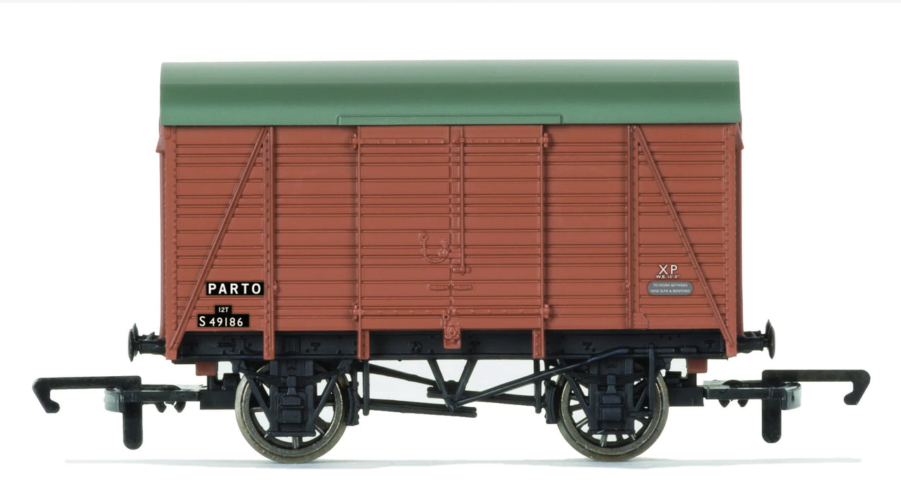 Hornby BR Twin Vent Van S49186 - Era 6