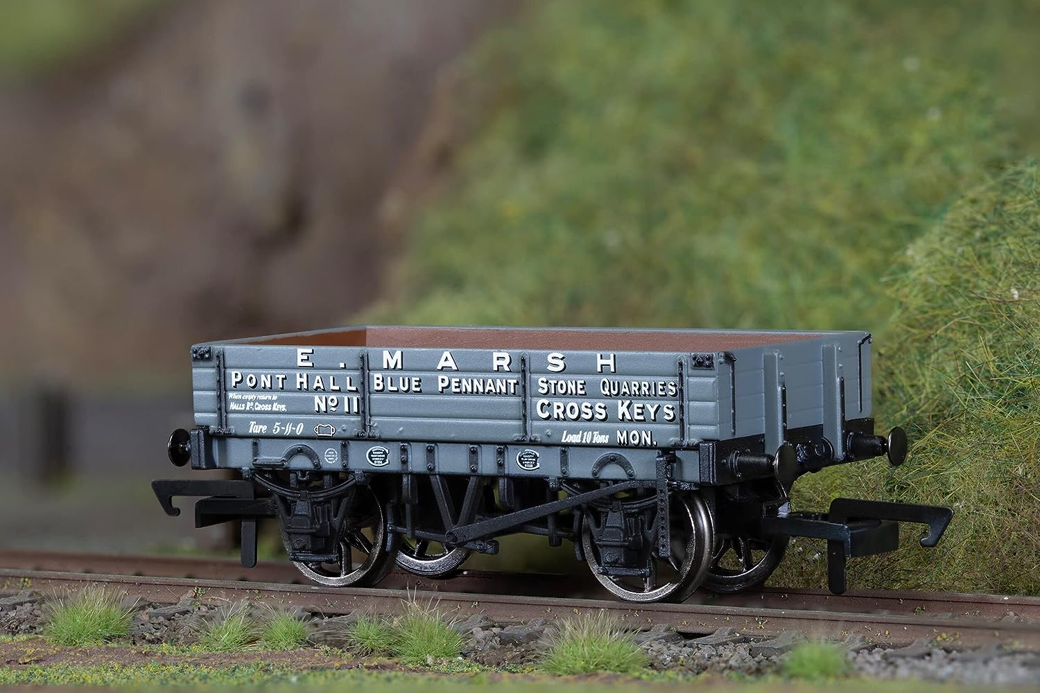 Hornby R60189 3 Plank Wagon, E. Marsh - Era 3 Freight Wagons