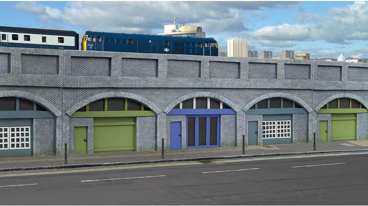 Hornby Low Relief Viaduct with Lock Ups 2 Engineers Blue Brick