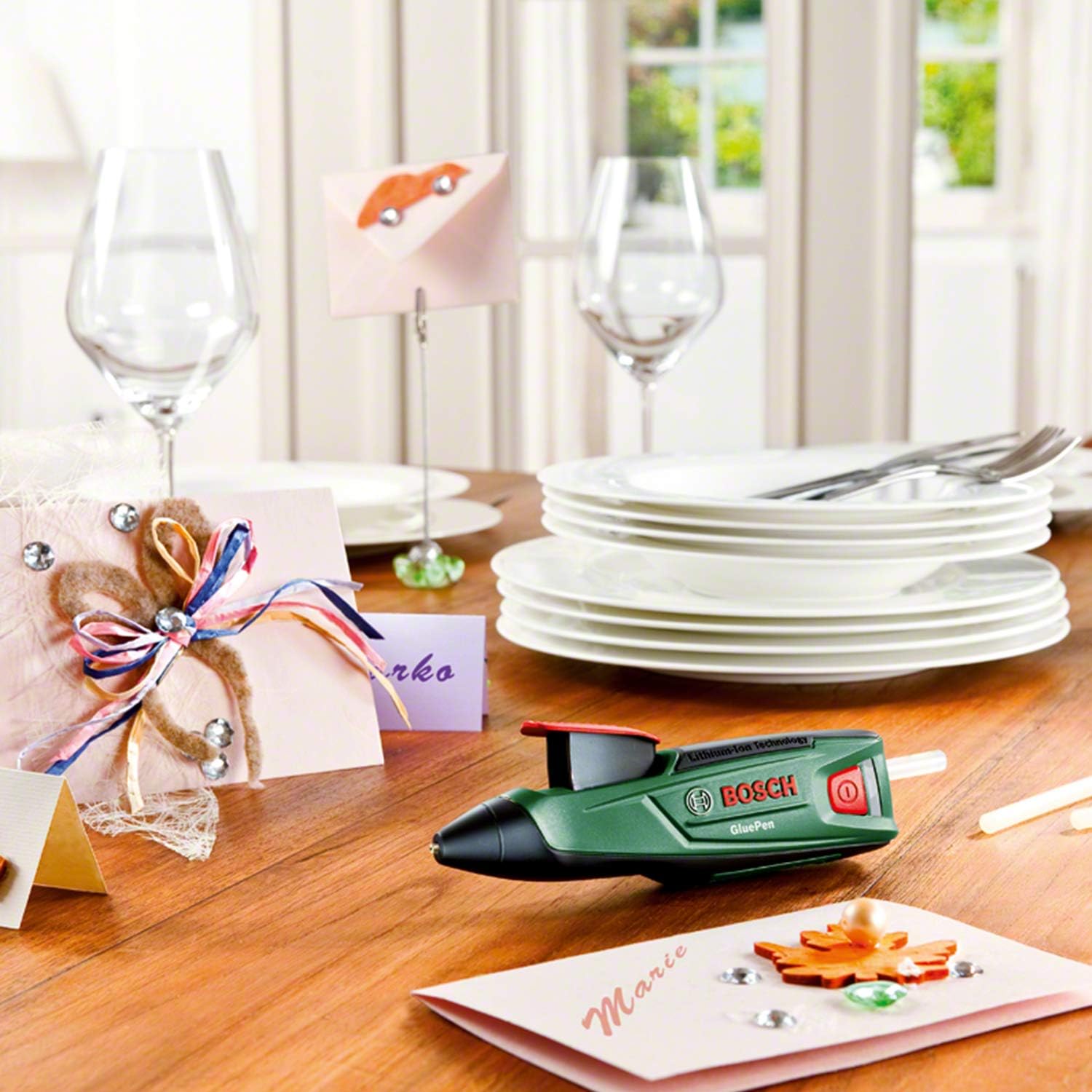 BOSCH Akku-HeiBklebepistole GluePen