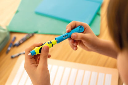 Pelikan Griffix Fountain Pen for Right-Handed Users with Twist Cap, SweetBerry, 1 Piece in Folding Box