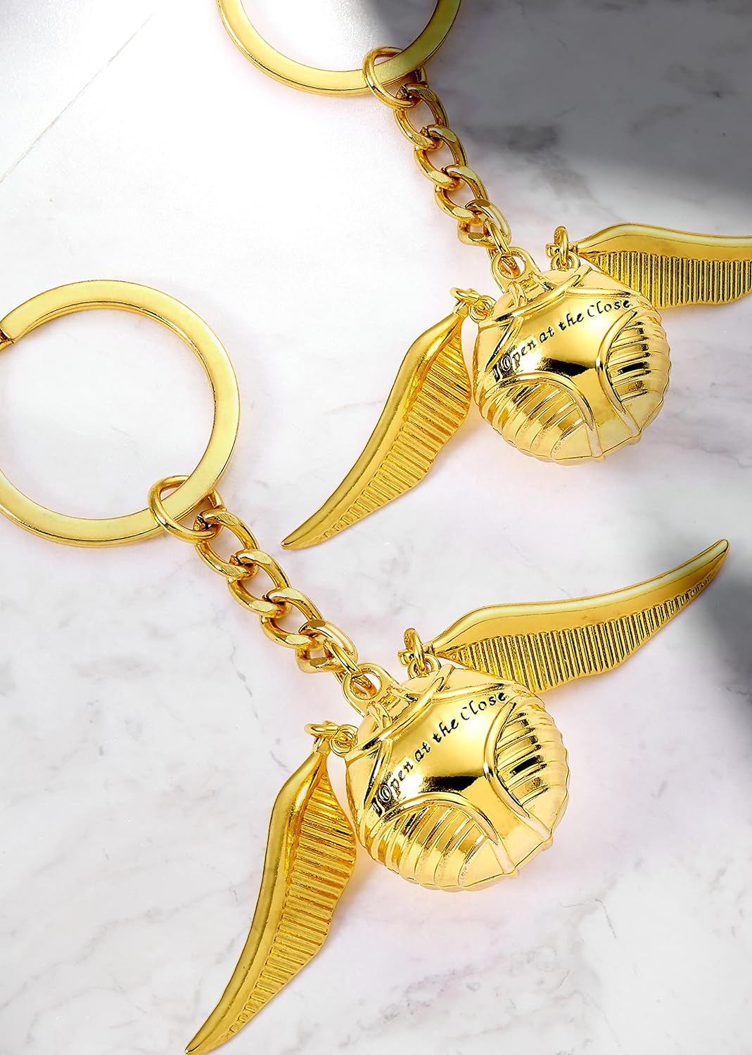 Harry Potter Golden Snitch porte-clés, The Carat Shop Llavero 3D oficial de Harry Potter Golden Snitch, Oro, Medium, The Carat Shop: Harry Potter Golden Snitch Schlüsselanhänger 3D - Harry Potter Gadget, Metall, Kein Edelstein., Harry Potter Official Gold