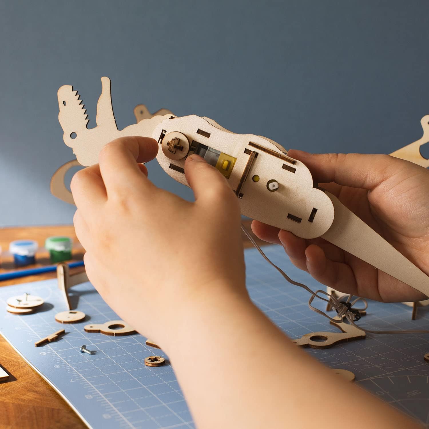 thumbsUp! BYORTCDNR RC Dinosaur