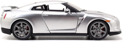 Jada Toys - Modellino auto Fast and Furious 1:24 - Brian`s Nissan GT-R R35 (argento) in Fast & Furious, la Cast Auto di Brian O`Conner con parti apribili, 19 cm, a partire da 8 anni