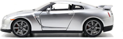 Jada Toys - Modellino auto Fast and Furious 1:24 - Brian`s Nissan GT-R R35 (argento) in Fast & Furious, la Cast Auto di Brian O`Conner con parti apribili, 19 cm, a partire da 8 anni