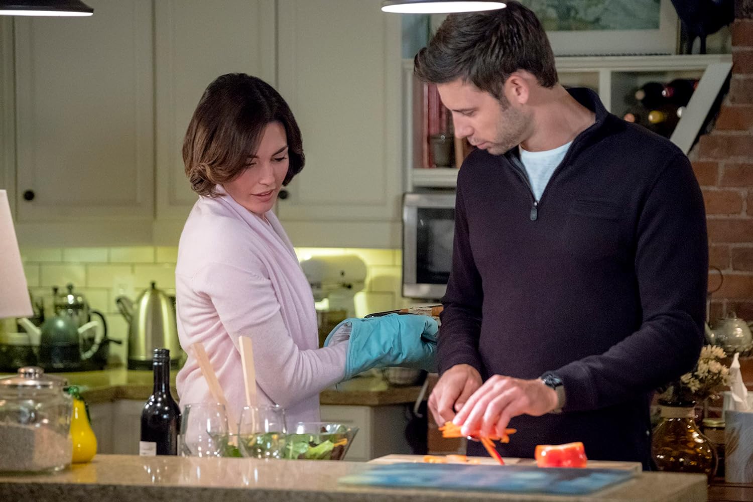 Hallmark Channel 6-Movie Collection: Love at First Dance / The Art of Us / Tulips in Spring / Dating the Delaneys / Fly Away with Me / Romance to the Rescue