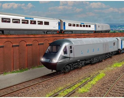 Hornby HM Queen Elizabeth II Platinum Jubilee HST Train Pack