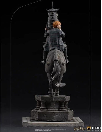 Iron Studios - 1:10 Ron Weasley at the Wizard Chess Deluxe Art Scale Statue - Harry Potter