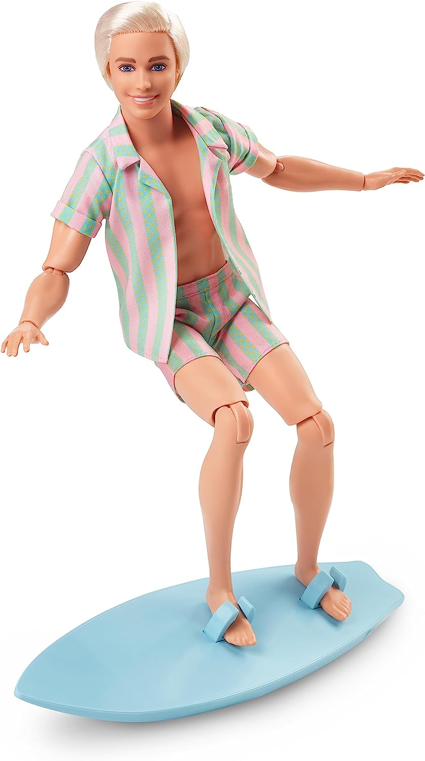 Barbie The Movie - Ken Muñeco Signature Coleccionable de la película con Chaleco a Rayas y Tabla de Surf, Juguete de colección, Regalo +3 años (Mattel HPJ97