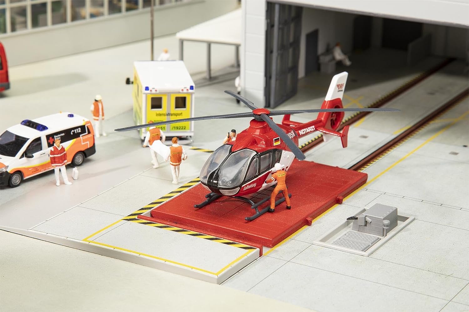 Faller-EC135 Helicóptero EC135 Rescate aéreo, Color Buzos (131020