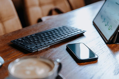 CHERRY KW 9200 MINI, compact multi-device keyboard for up to 4 devices, British layout (QWERTY), choice of connection via Bluetooth®, RF or cable, rechargeable, black