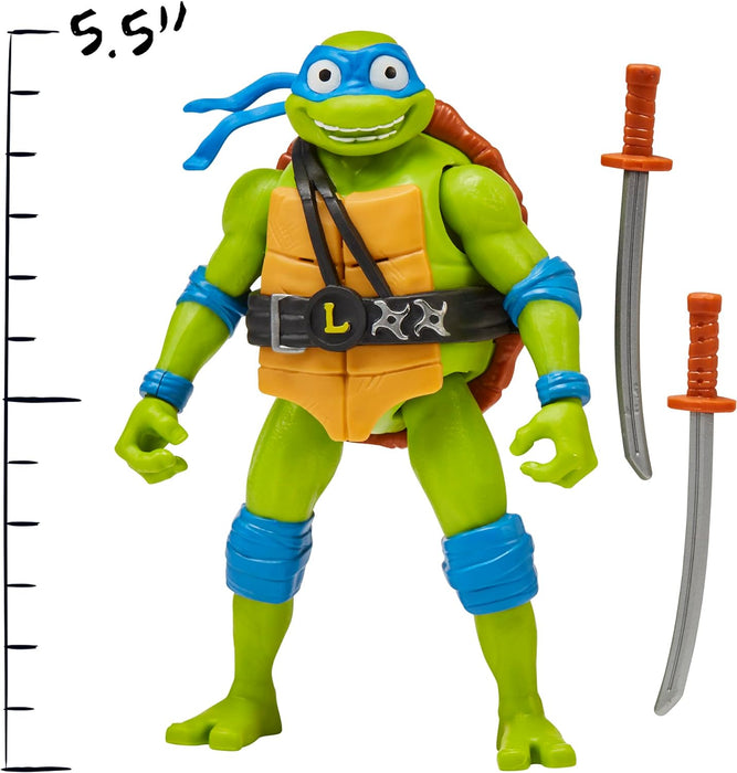 Teenage Mutant Ninja Turtles: Mutant Mayhem 5.5-Inch Leonardo Deluxe Ninja Shouts Figure. Ideal present for boys 4 to 7 years and TMNT fans!