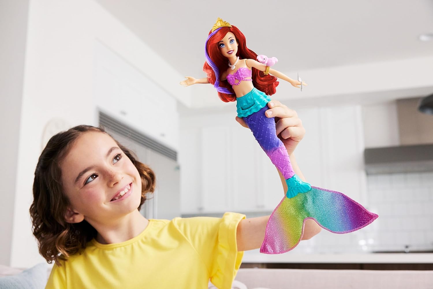 Mattel Disney Princess Juguetes, Muñeca de Ariel Sirena Nadadora con Cola y Pelo que cambia de color, juguete inspirado en la película de Disney, juguete +3 años, HPD43