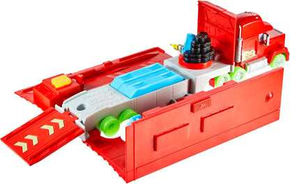 Mattel Disney Pixar Cars Glow Racers Camión de juguete Mack 2 en 1 Lanzador para pista para coches de juguete que brilla en la oscuridad, +3 años (HPX76
