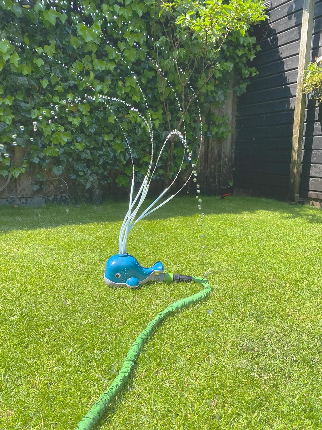 BS Toys Water Jet Whale - Watering Toys - Water Games - Water Toys for Children - Sprinklers - Outdoor Games - Garden - Suitable for Children from 3 Years - 22.5 x 14 x 11 cm - Blue