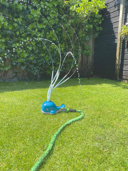 BS Toys Water Jet Whale - Watering Toys - Water Games - Water Toys for Children - Sprinklers - Outdoor Games - Garden - Suitable for Children from 3 Years - 22.5 x 14 x 11 cm - Blue