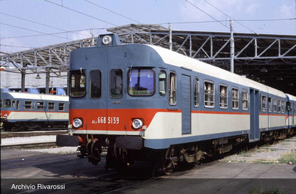 FS ALn 668 3100er-Reihe Dieseltriebwagen, 2 Stück, mit 1 Doppeltür, Originallackierung, flache Fenster, Epoche V
