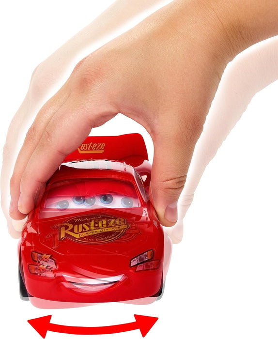 Mattel Disney Pixar Cars Night En Movimiento Rayo McQueen Coche de juguete que mueve los ojos, +4 años (HPH64