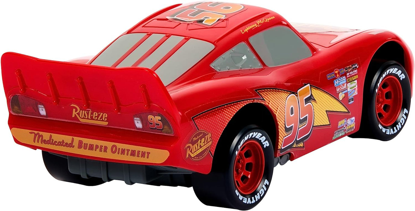 Mattel Disney Pixar Cars Night En Movimiento Rayo McQueen Coche de juguete que mueve los ojos, +4 años (HPH64