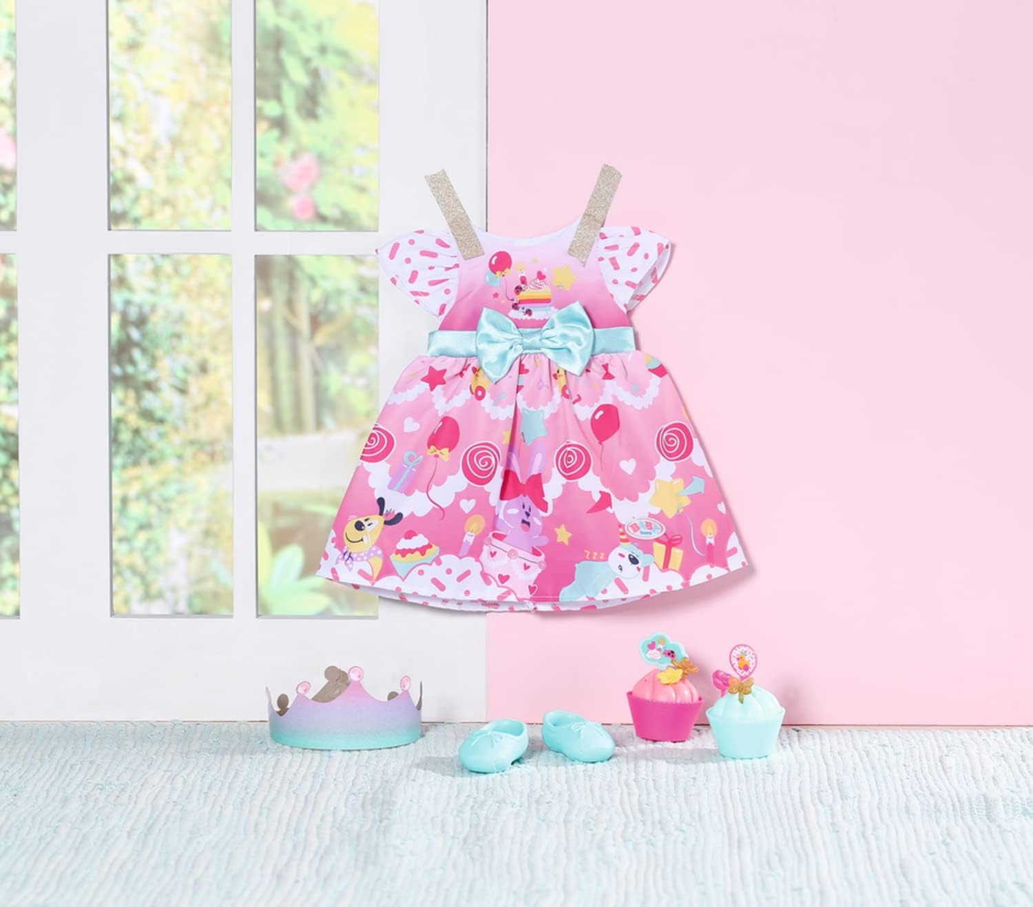 BABY born Deluxe Verjaardagsfeestjurk set 834152 - Accessoires voor poppen tot 43cm - Inclusief jurk, tiara, schoenen en cupcakes - Geschikt vanaf 3+