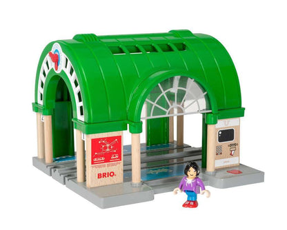 BRIO World Central Train Station for Kids, Wooden Railway Station with Ticket Machine Sounds and Figure, Ages 3 Years and Up
