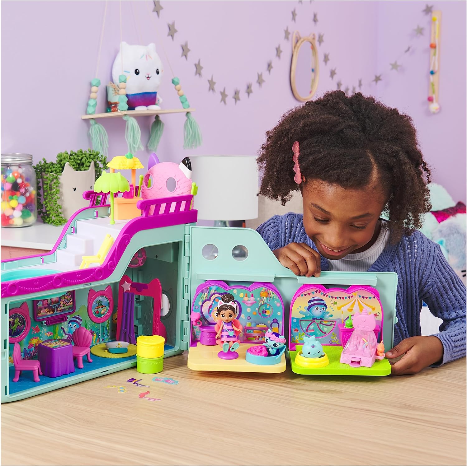 Gabby's Dollhouse, Gabby Cat Friend Ship, Cruise Ship Toy with 2 Toy Figures & Carlita Purr-ific Play Room with Carlita Toy Car, Accessories, Furniture and Dollhouse Deliveries