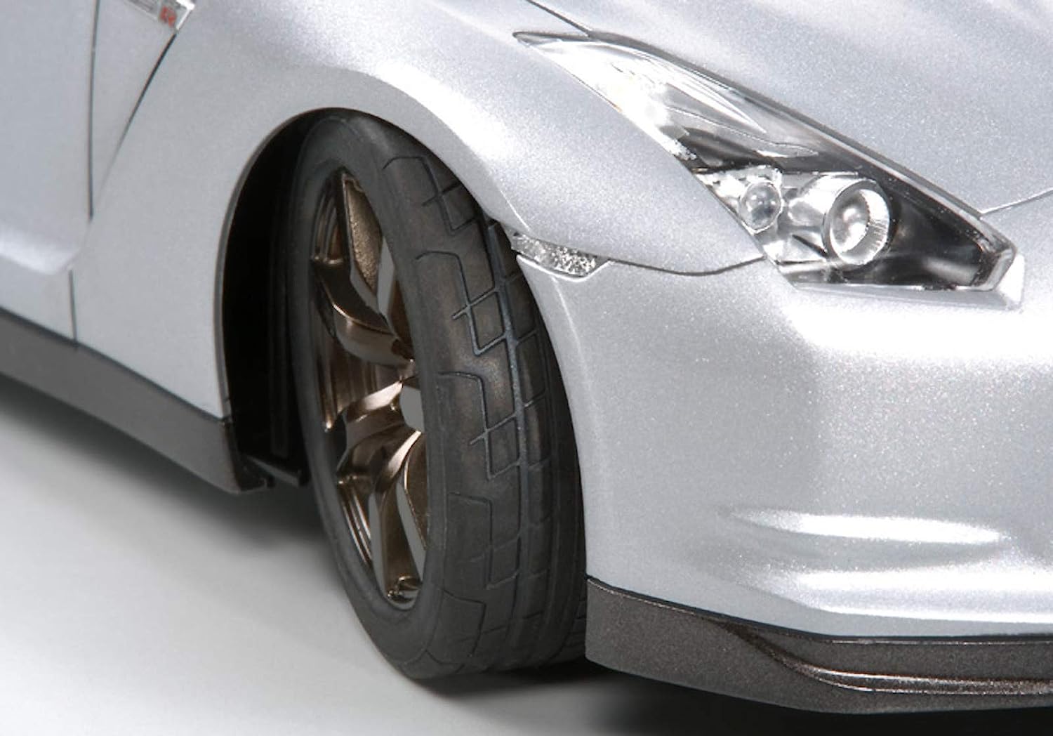 Tamiya Tamiya-300024300 Vehículo 300024300 Nissan GT-R Road Version Kit de Modelo de Coche 1:24, Color sin barnizar, Mittel (24300
