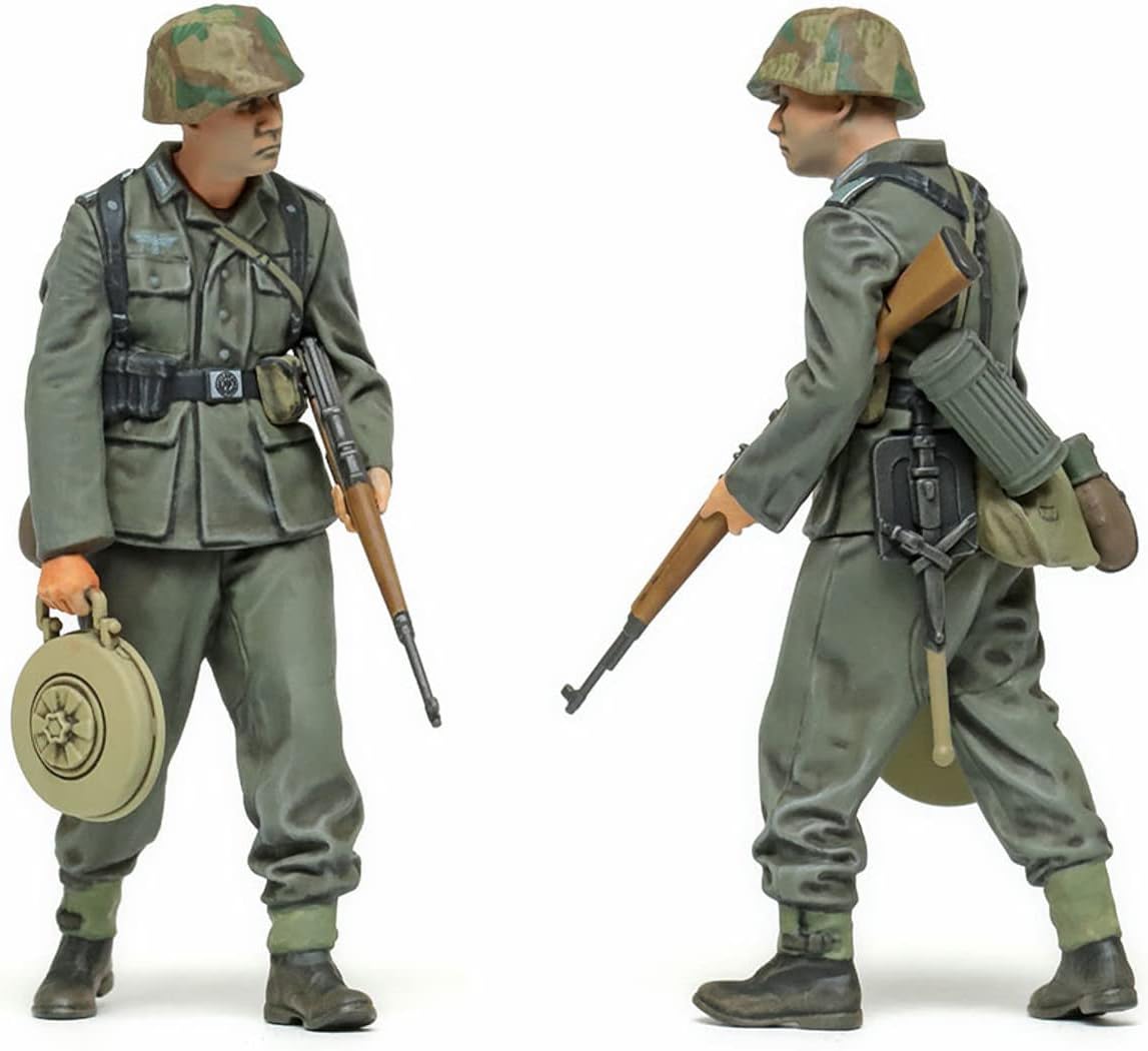 TAMIYA 35382 1:35 Fig-Set Dt. Infantry 1943-45 (5) - Model Kit, Plastic Assembly Kit, Detailed Replica, Unpainted