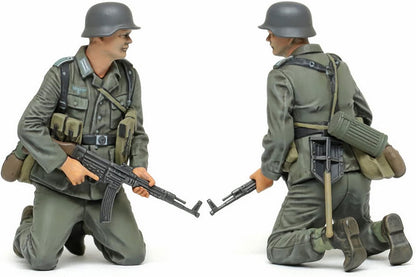 TAMIYA 35382 1:35 Fig-Set Dt. Infantry 1943-45 (5) - Model Kit, Plastic Assembly Kit, Detailed Replica, Unpainted