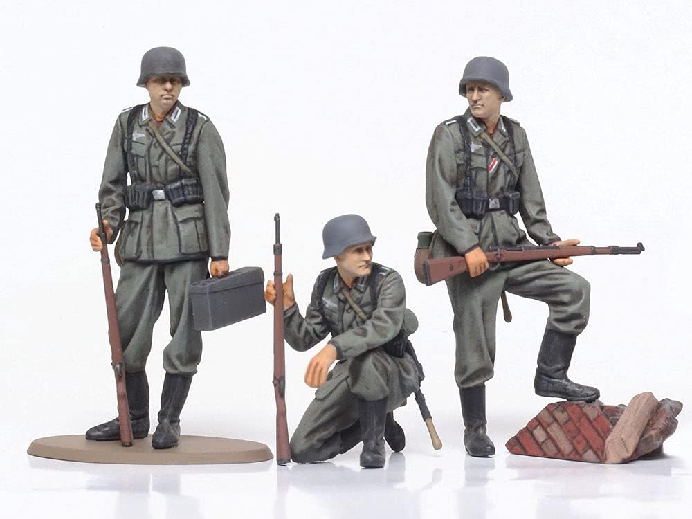 TAMIYA 32602 1:48 Fig-Set Dt Infantry (10) - True-to-Original Replica Plastic Kit for Crafts, Model Kit, Assembly, Unpainted, Multicoloured