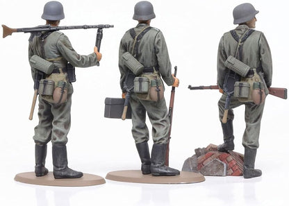 TAMIYA 32602 1:48 Fig-Set Dt Infantry (10) - True-to-Original Replica Plastic Kit for Crafts, Model Kit, Assembly, Unpainted, Multicoloured