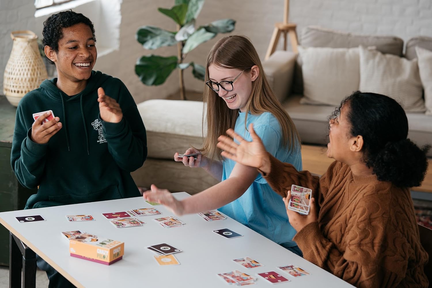 Helvetiq , Crazy Pilot , Card Game , Ages 8+ , 2-6 Players , 15 Minutes Playing Time