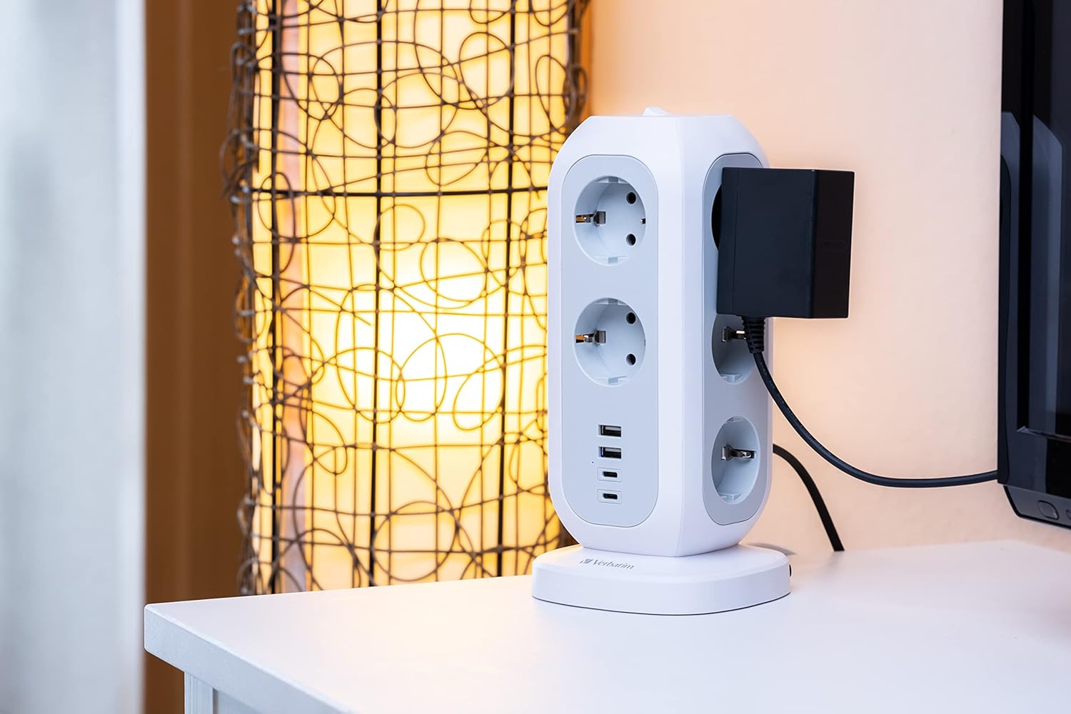 Verbatim EU Steckdosenturm 15-in-1, Mehrfachsteckdose mit 11 Euro-Steckdosen, 2 USB-C und 2 USB-A Anschlüssen, Multisteckdose mit Schalter und 2 m Verlängerungskabel, max. 3600 W