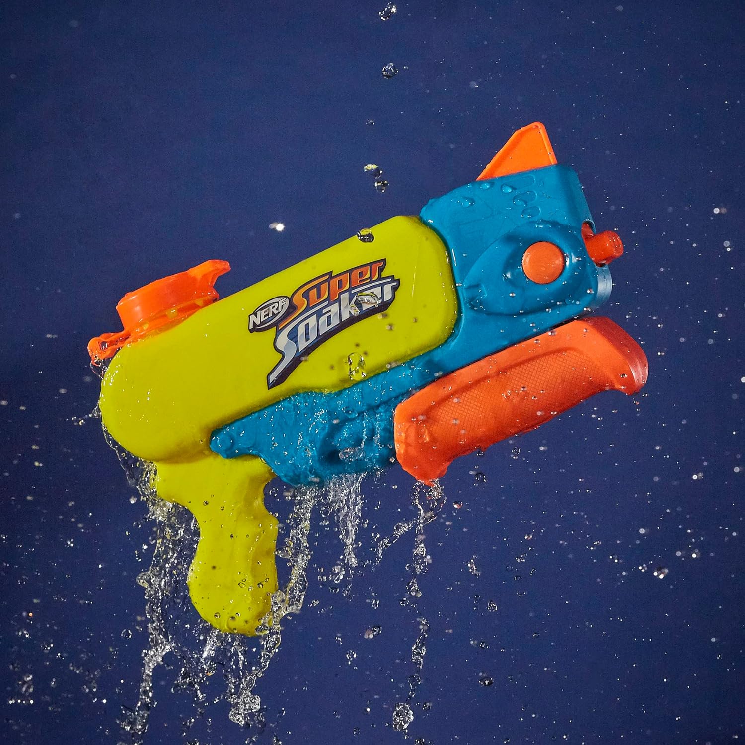 Nerf Super Soaker Wave Spray Wasserblaster, Spritzpistole mit Düse für Coole Wellen-Action, kann Koordination und Strategie fördern, 887 ml Tank, Outdoor-Spielzeug für Kinder ab 6 Jahren