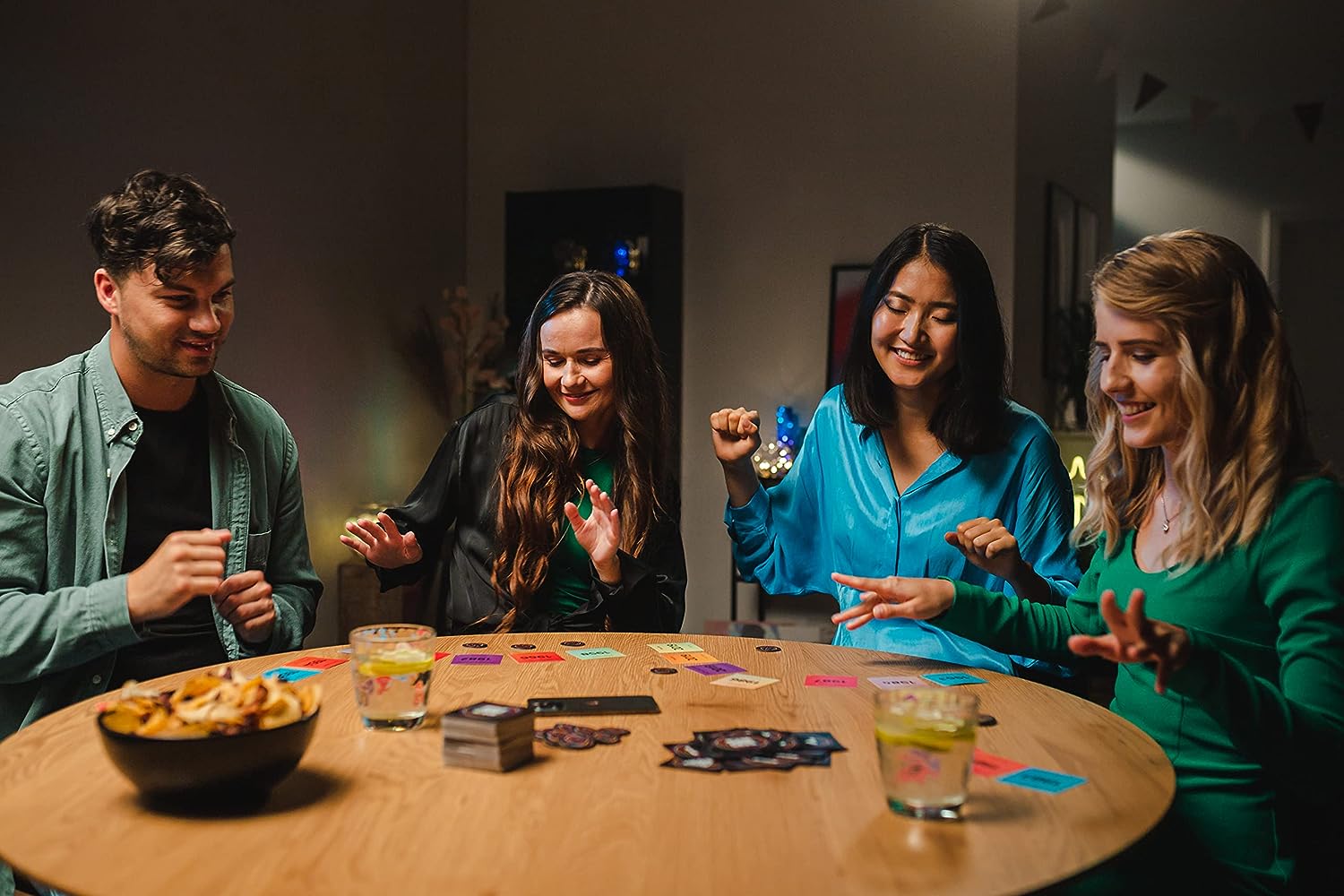 Hitster Original, Juego de Mesa Adultos y diviertido, Juego de Mesa Musical, a Partir de 16 años, de 2 a 10 Jugadores, App Gratuita, Juego de Fiesta, Español (ES