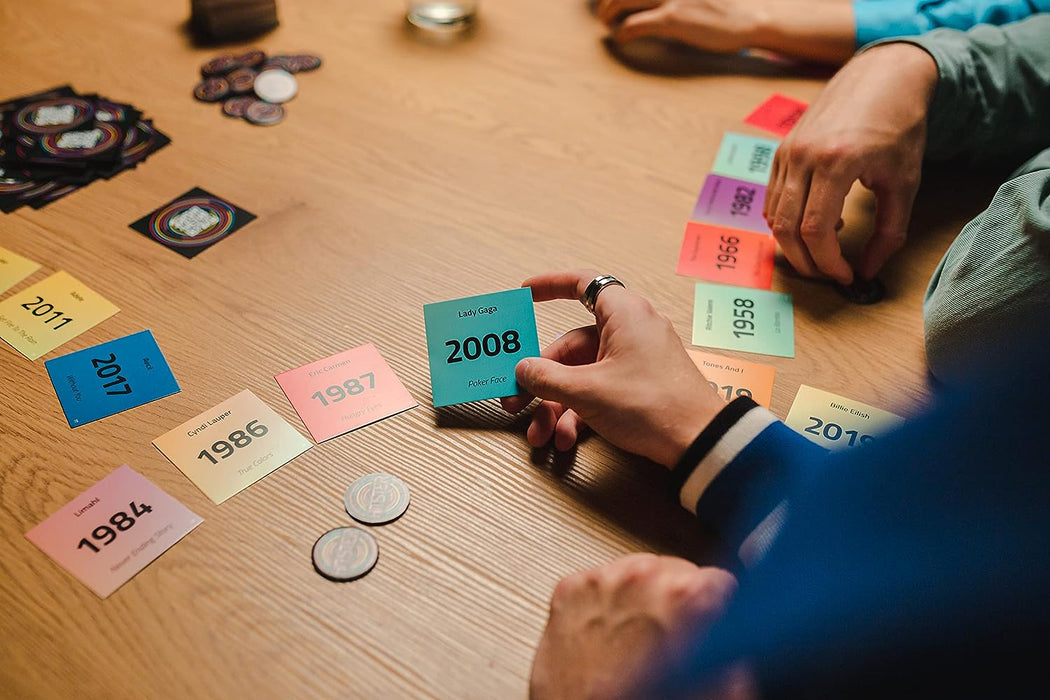 Hitster Original, Juego de Mesa Adultos y diviertido, Juego de Mesa Musical, a Partir de 16 años, de 2 a 10 Jugadores, App Gratuita, Juego de Fiesta, Español (ES