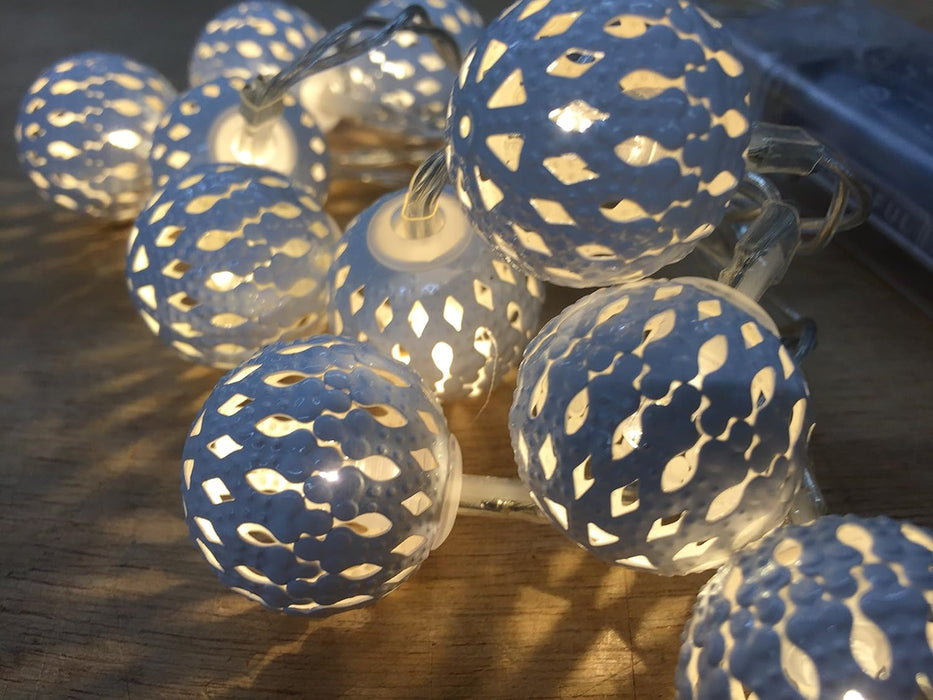 Home & Style Light with Metal Balls Decoration (Warm White, 30 cm Lead Cable, 2X AA Batteries Not Included – 8086 Small Balls Weiss