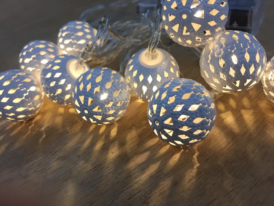 Home & Style Light with Metal Balls Decoration (Warm White, 30 cm Lead Cable, 2X AA Batteries Not Included – 8086 Small Balls Weiss