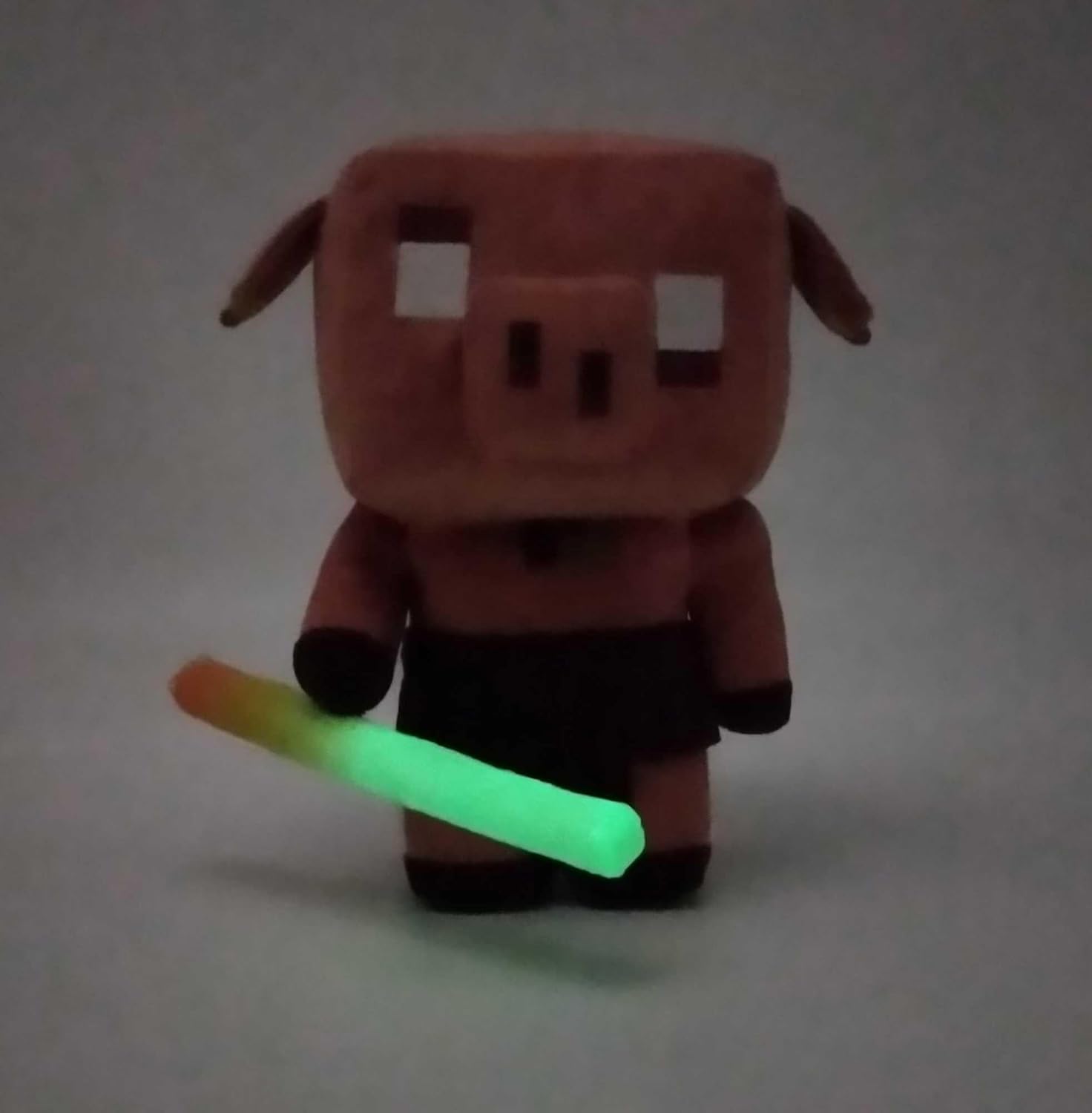 Mattel MINECRAFT Legends - Piglin Fluo, 14+ cm Tall Plush Toy with Sounds and Glow in the Dark Sabre, Soft Video Game Character, Toy for Children, 3+ Years, HHC88