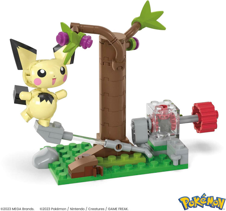 MEGA Pokémon - La Foresta di Pichu, Set Adventure Builder con 84 Pezzi da Costruire e Sistema Mattoncino Movimento, 1 Personaggio Pichu Incluso, Giocattolo per Bambini, 6+ Anni, HPB59
