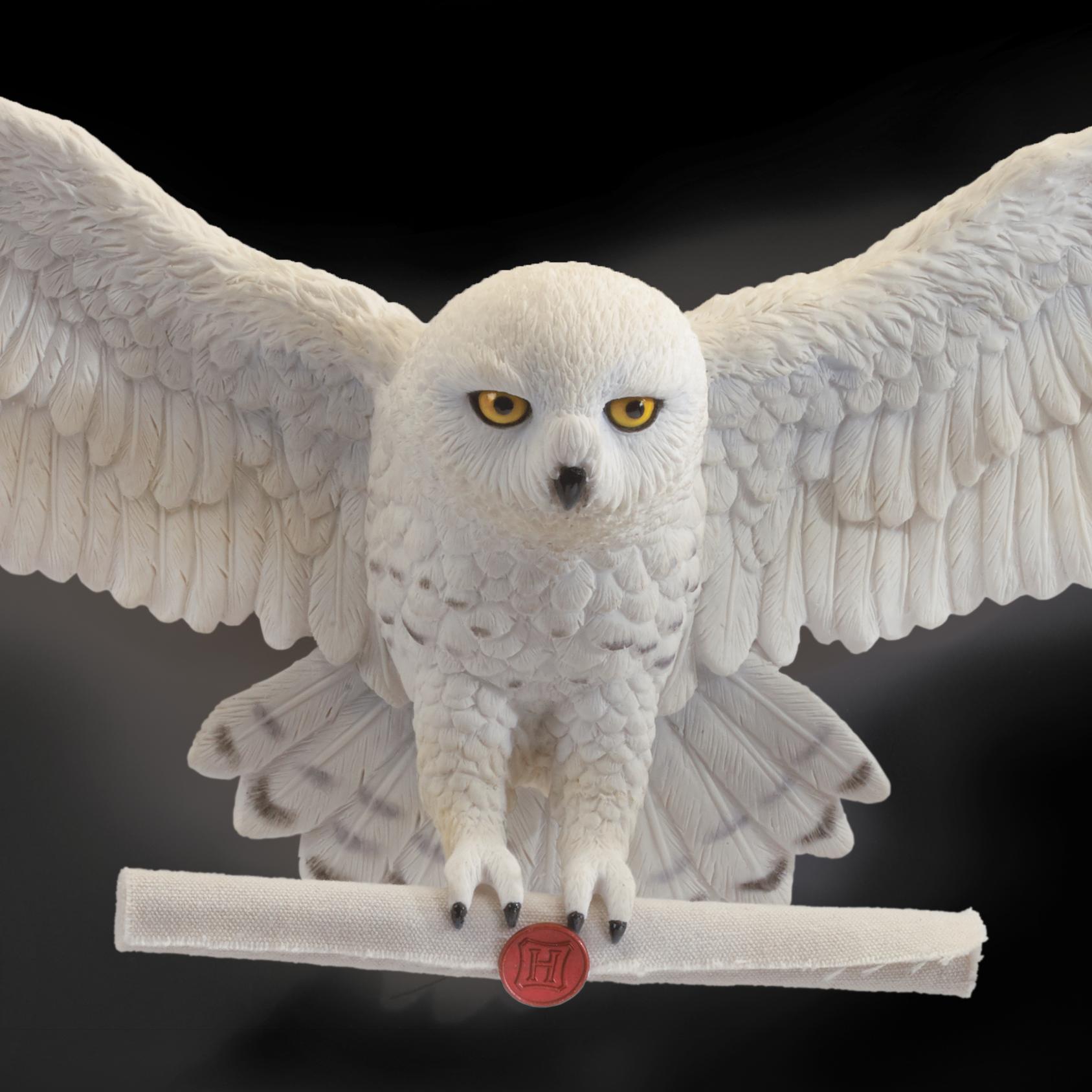 The Noble Collection Harry Potter Hedwig Owl Post Wall Décor - 14in (35cm) Hand-Painted Sculpture - Harry Potter Film Set Movie Props Wand - Gifts for Family, Friends & Harry Potter Fans