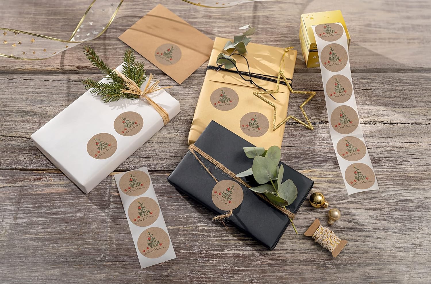 SIGEL CS123 Christmas stickers on a roll, 200 sticker, 4,7 x 4,7 cm, "Christmas with apples", brown, Green, Red