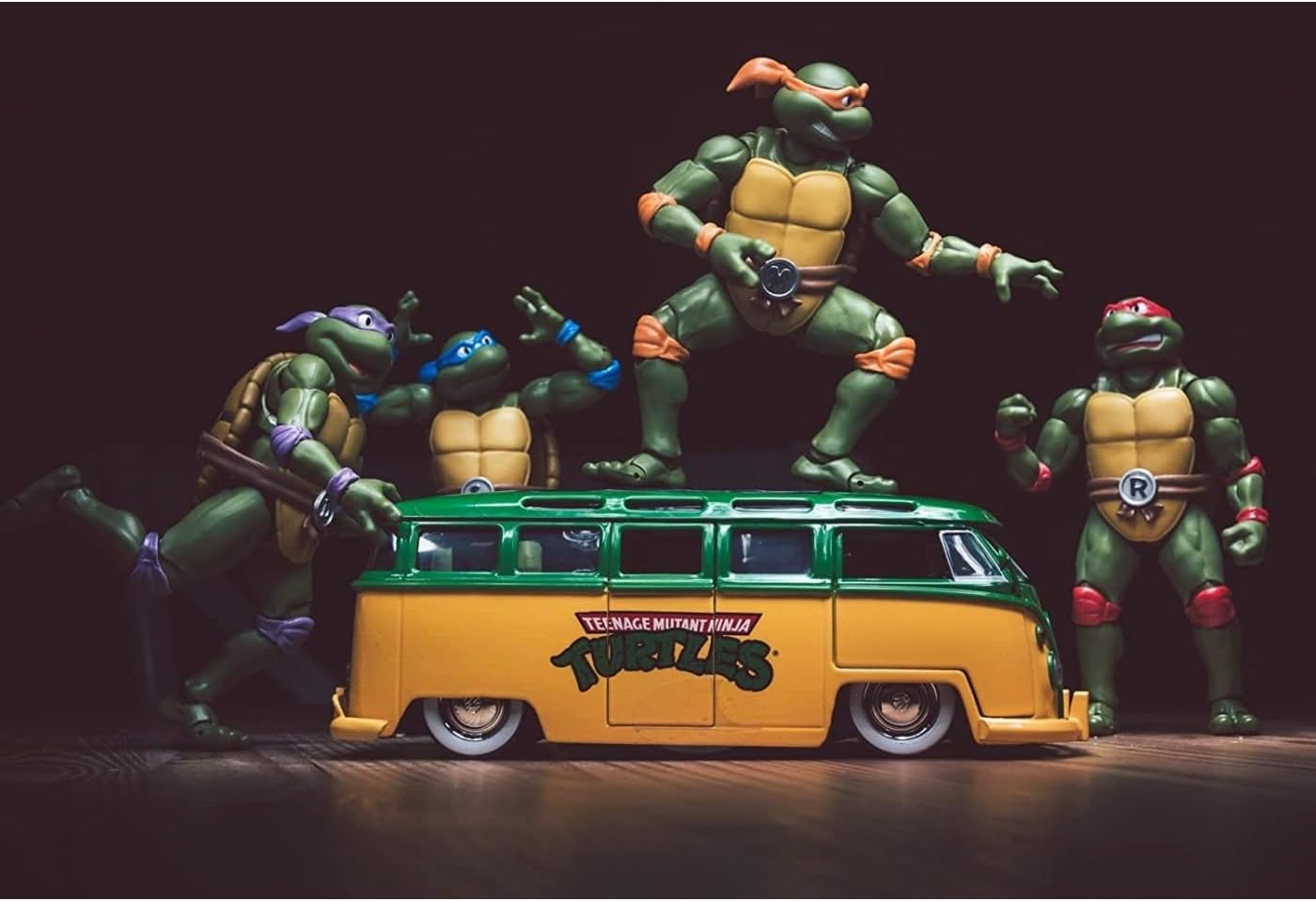 JADA TOYS 253285000 1:24 Ninja Turtles(TMNT) Scale Van with Figure, Multicoloured