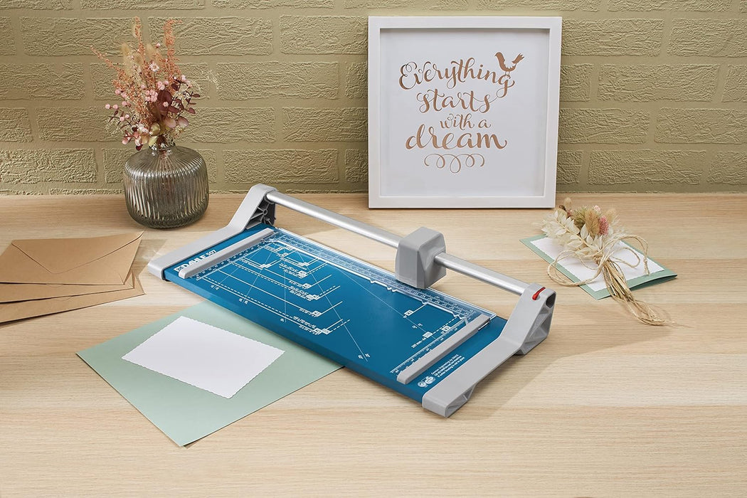 Dahle 507 Papierschneider (8 Blatt Schneidleistung, bis DIN A4) blau