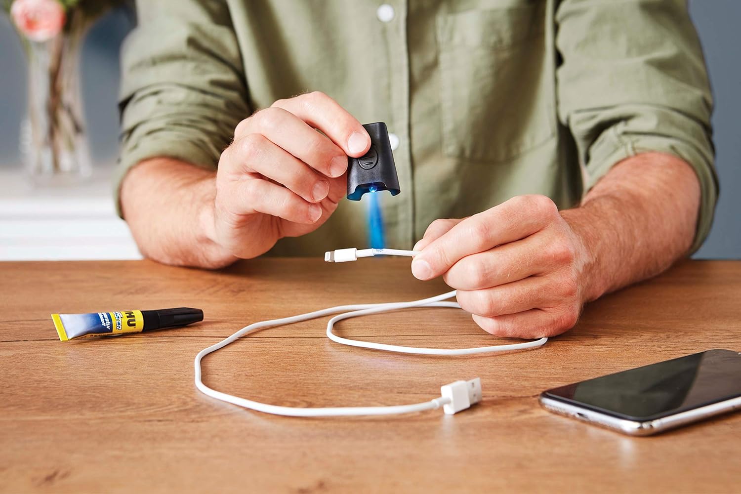 UHU LED Light Booster, Glue at the Push of a Button - Light Activated Repair Adhesive 3g