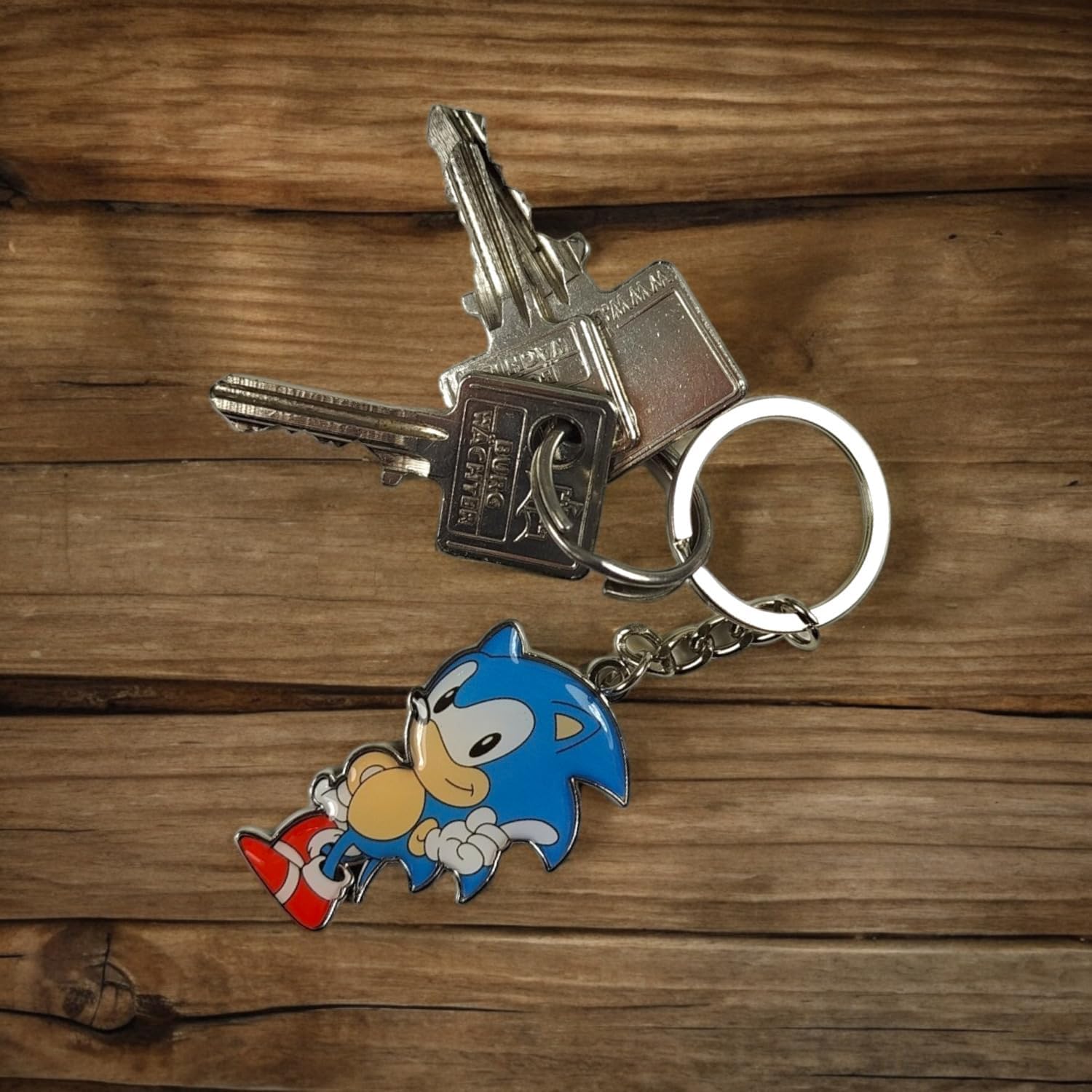 Fizz Creations Sonic The Hedgehog Keyring, Glass and Coaster Gift Set. 3 in 1 Gift Set. 480ml Capacity Drinking Glass. Officially Licensed Retro Games Sonic The Hedgehog Merchandise.